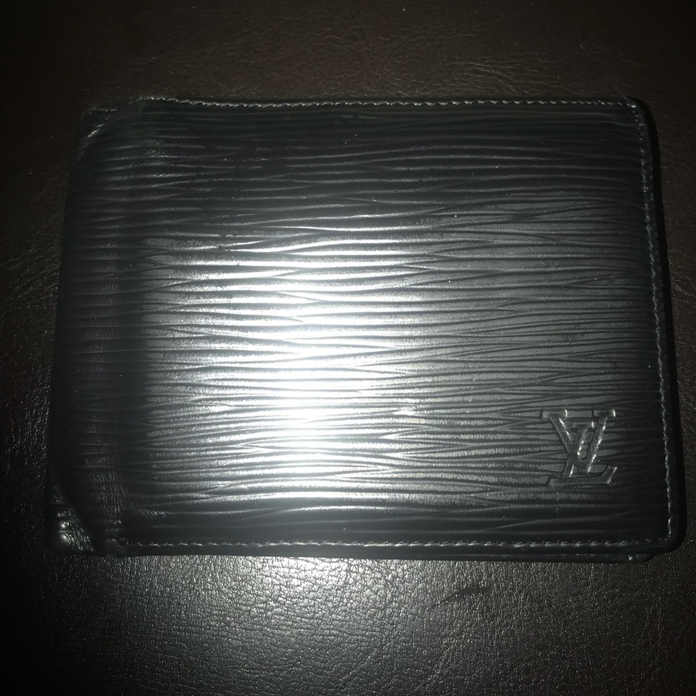 A Authentic Louis Vuitton wallet